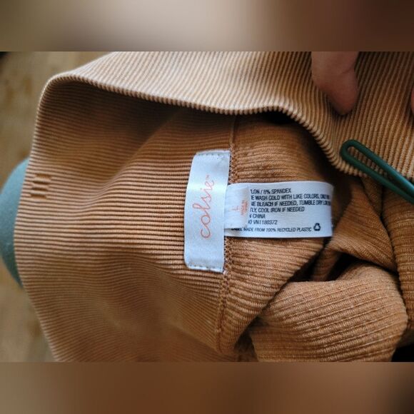 Colsie Ribbed Biker‎ Shorts, Tan, Size Large - Picture 4 of 4